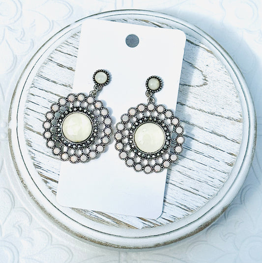 White Round Flower Dangle Earrings