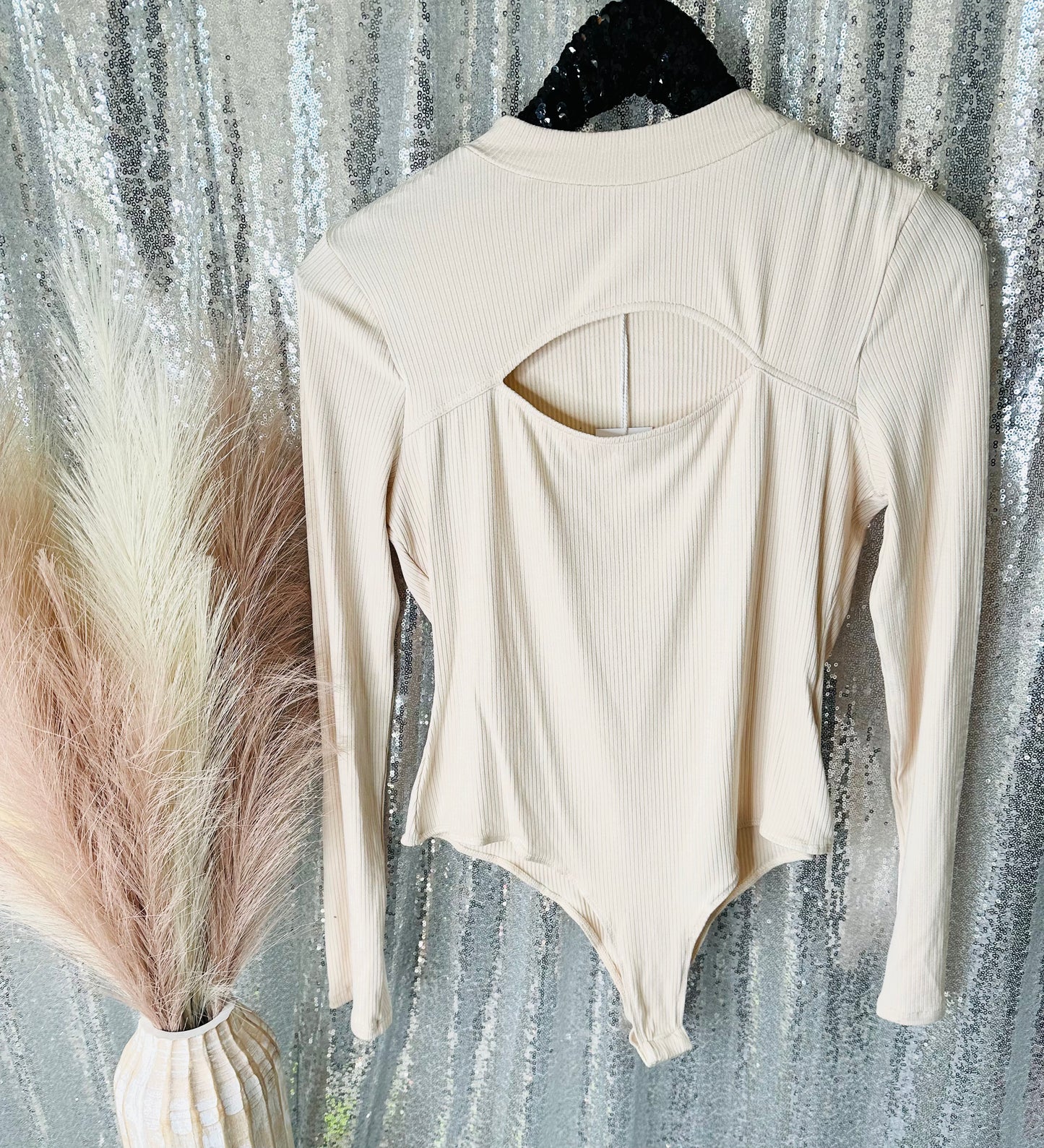 Baevely - Cream Long Sleeve Keyhole Front Bodysuit