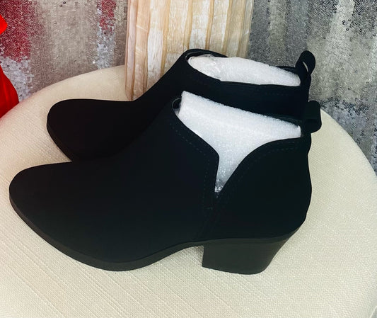 Soda - V Cut Black Booties